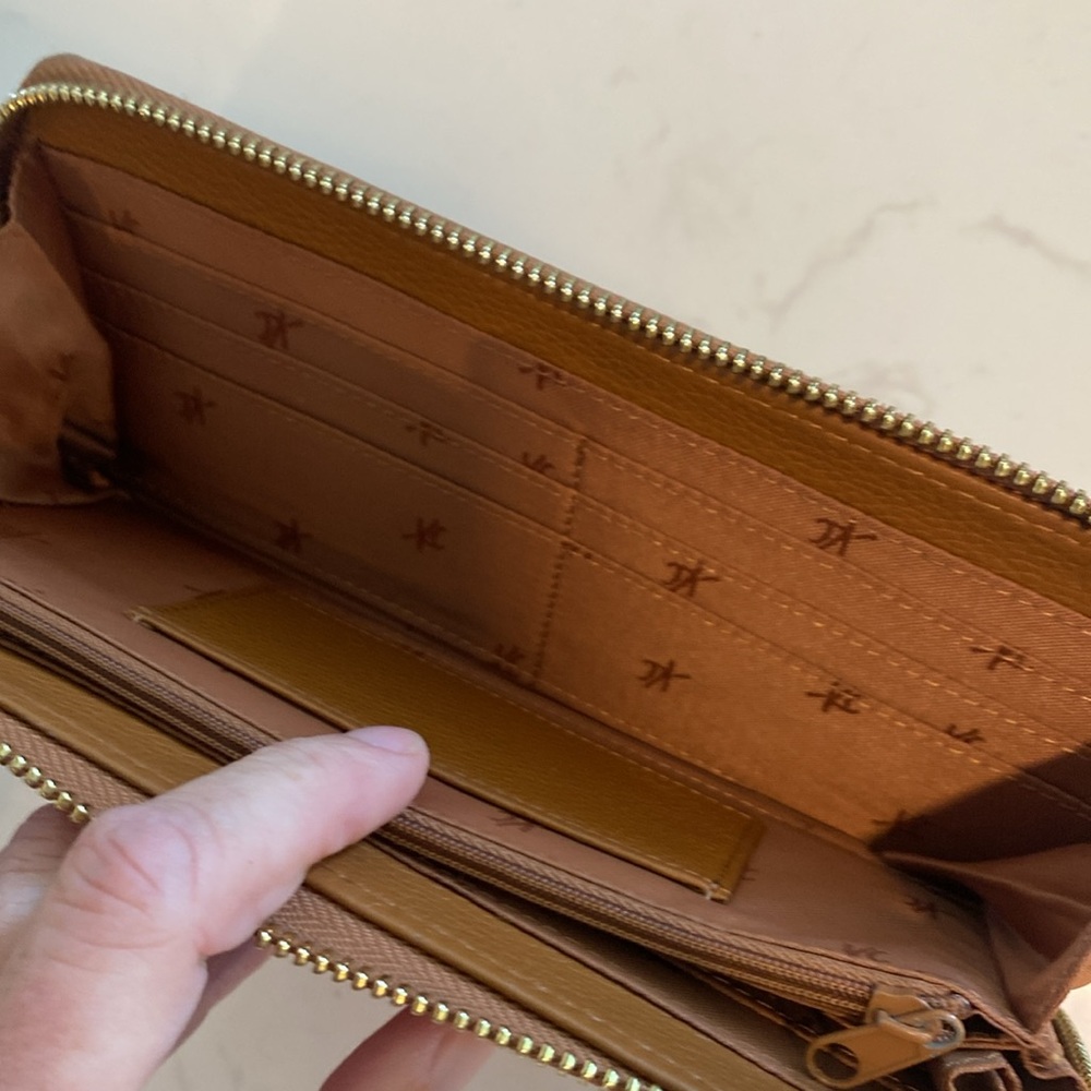 Kenneth Cole New York beige zip around accordion  wallet - Picture 9 of 13